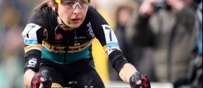 Jolien wint ouderwetse ploetercross in Lebbeke