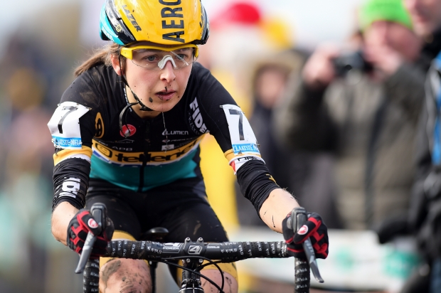 Jolien wint ouderwetse ploetercross in Lebbeke