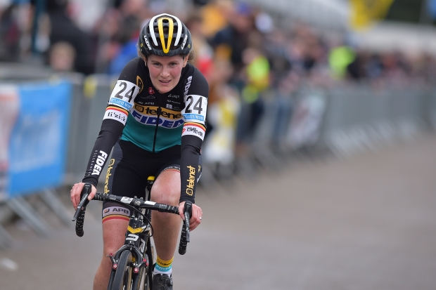 Loes Sels ondanks hevige rugpijn nog tweede